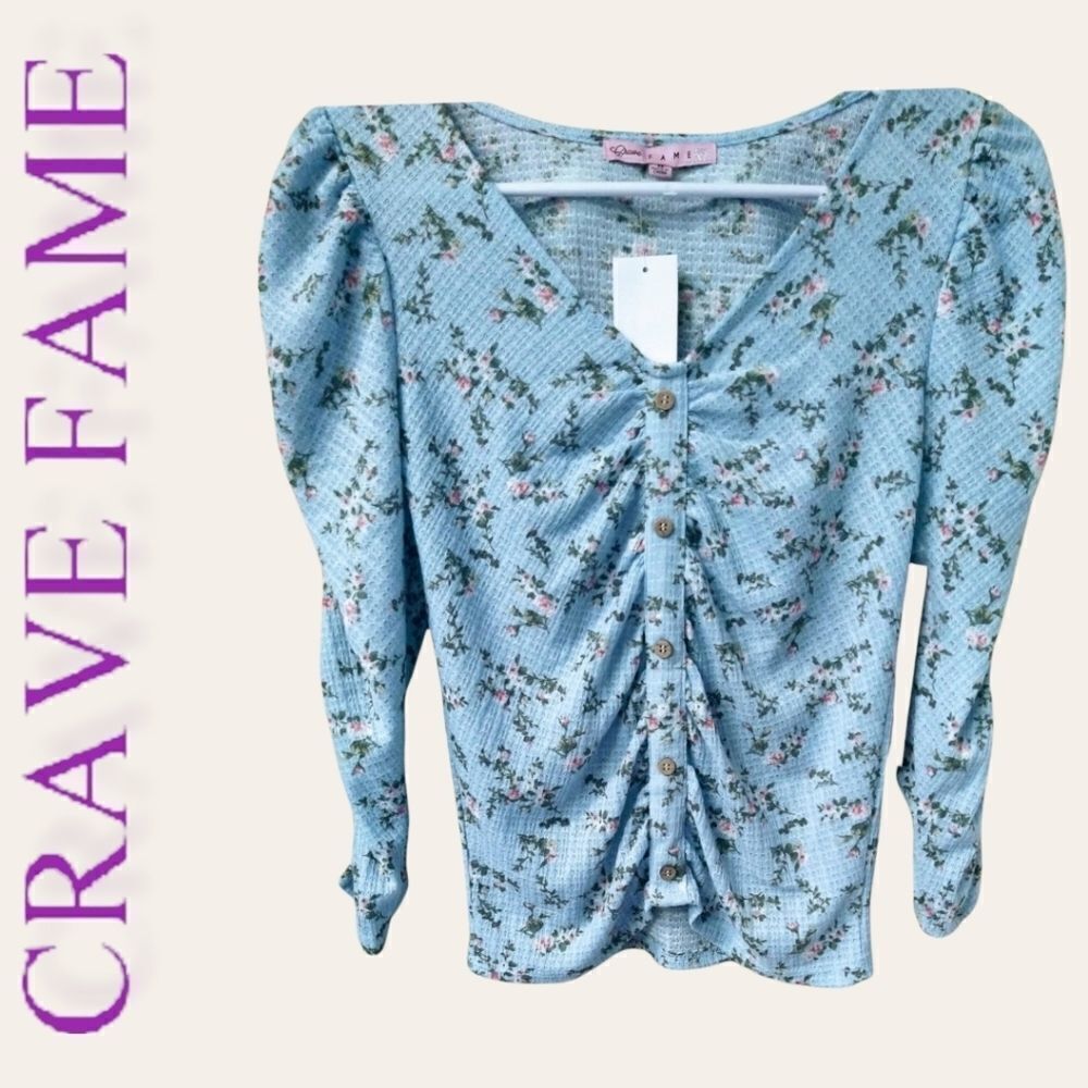 Crave Game Women's New Blue Floral Long Sleeve Top.